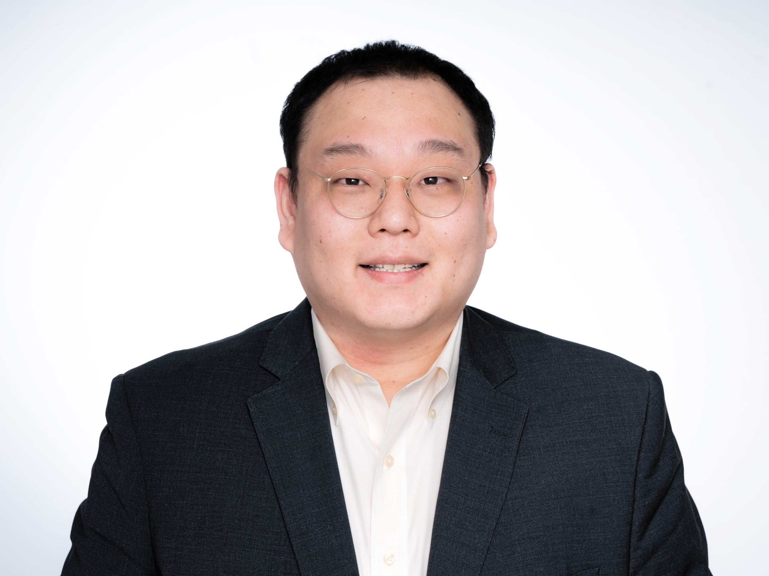 Jihoon Hwang Assistant Controller